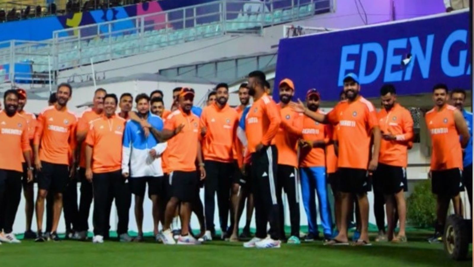 Best Fielder Medal: टीम इंडिया के प्रोफेसर को मिला बेस्ट फील्डर मेडल, गोल- गोल घूमकर कैमरे ने किया चुनाव, VIDEO Best Fielder Medal: टीम इंडिया के प्रोफेसर को मिला बेस्ट फील्डर मेडल, गोल- गोल घूमकर कैमरे ने किया चुनाव, VIDEO