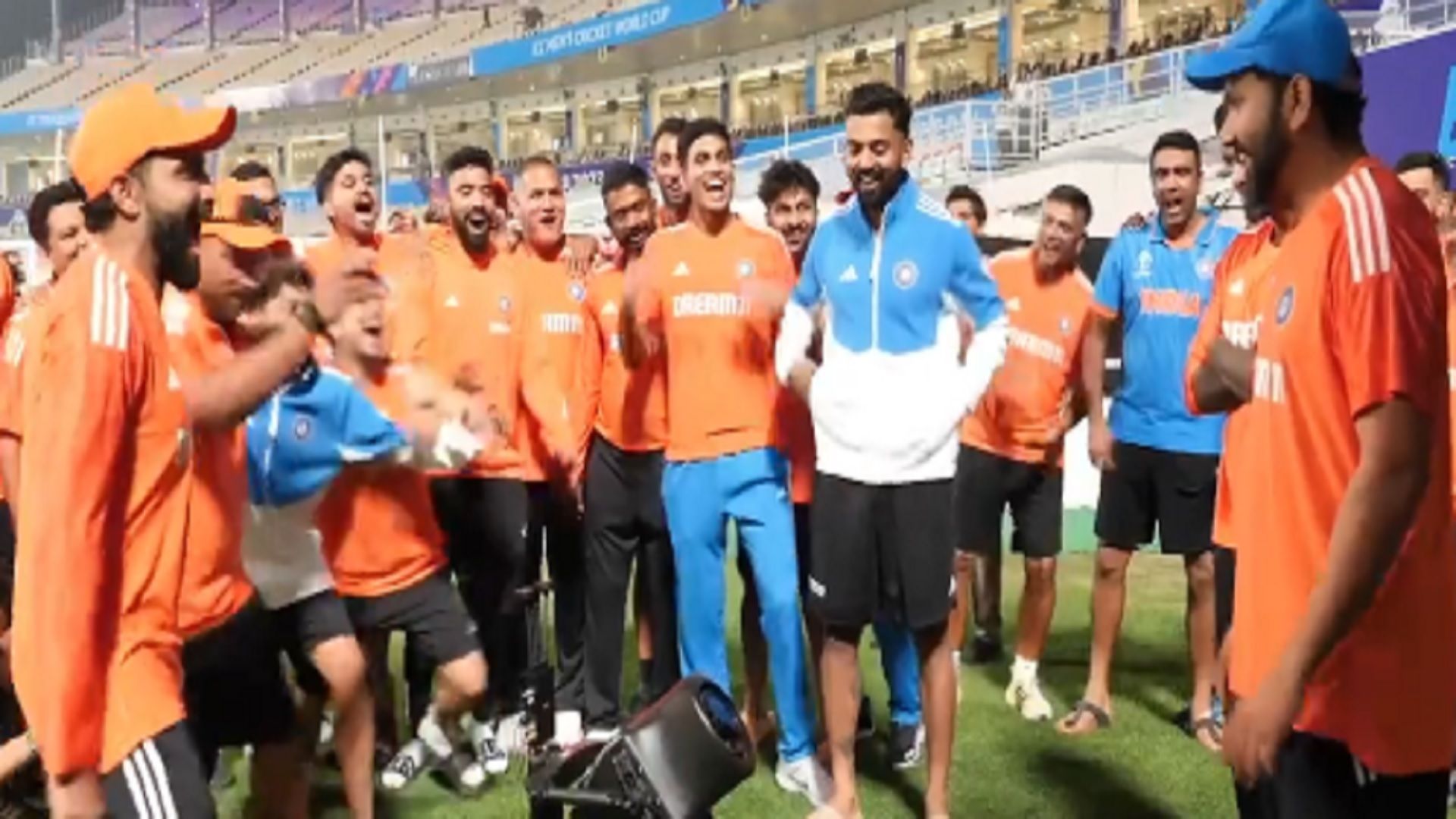 World Cup सेमीफाइनल से पहले टीम इंडिया में रोबोट की एंट्री, Video में देखिए पहली झलक