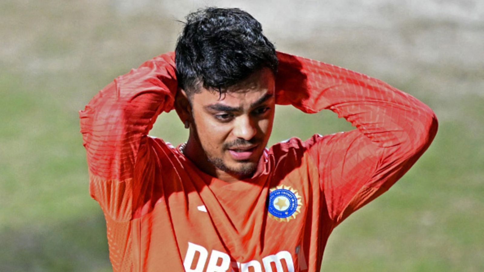 इशान ने तो कुछ और ही बोला था... लाइव कमेंट्री में रवि शास्त्री ने लिए विकेटकीपर के मजे, VIDEO देख फैंस हुए लोटपोट इशान ने तो कुछ और ही बोला था... लाइव कमेंट्री में रवि शास्त्री ने लिए विकेटकीपर के मजे, VIDEO देख फैंस हुए लोटपोट