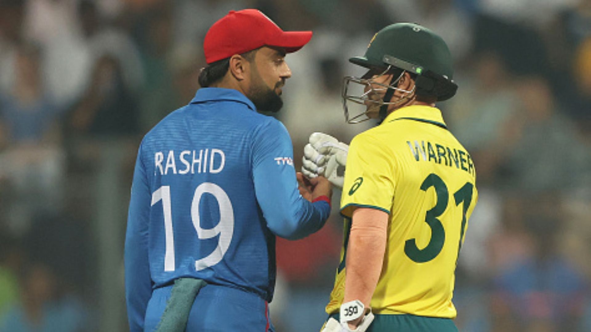 AUS vs AFG मैच में गर्माया माहौल, राशिद-वॉर्नर में हुई तकरार, एकदूसरे को सुनाया फिर अजमत और मार्श भिड़े