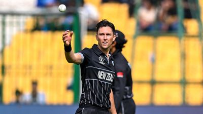 IND vs NZ: ट्रेंट बोल्ट ने टीम इंडिया को सेमीफाइनल मैच को लेकर दी चेतावनी, बोले- डेढ़ अरब लोगों के सामने... ट्रेंट बोल्ट नई गेंद के कमाल के गेंदबाज हैं.