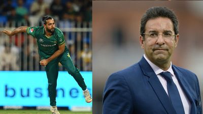 पाकिस्तानी ऑलराउंडर ने वसीम अकरम को पलटकर दिया करारा जवाब, कहा- 'मुझे तब ड्रॉप किया गया जब मैं ICC रैंकिंग्स में नंबर 2 था' इमाद का अकरम पर हमला