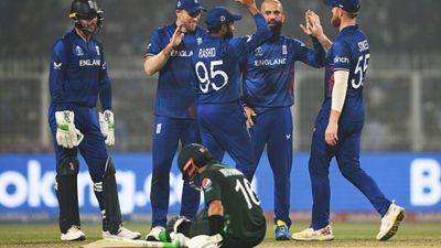 PAK vs ENG : करिश्माई जीत की चाहत में औंधे मुंह गिरी पाकिस्तान, इंग्लैंड ने 2025 चैंपियंस ट्रॉफी में बनाई जगह, बाबर की सेना वर्ल्ड कप से बाहर पाकिस्तान बनाम इंग्लैंड