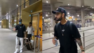 'बेटी को घर ले जाना है यार', एयरपोर्ट पर आखिर फैंस पर क्यों भड़के विराट कोहली, जानिए पूरा मामला, VIDEO फैंस से खफा दिखे विराट