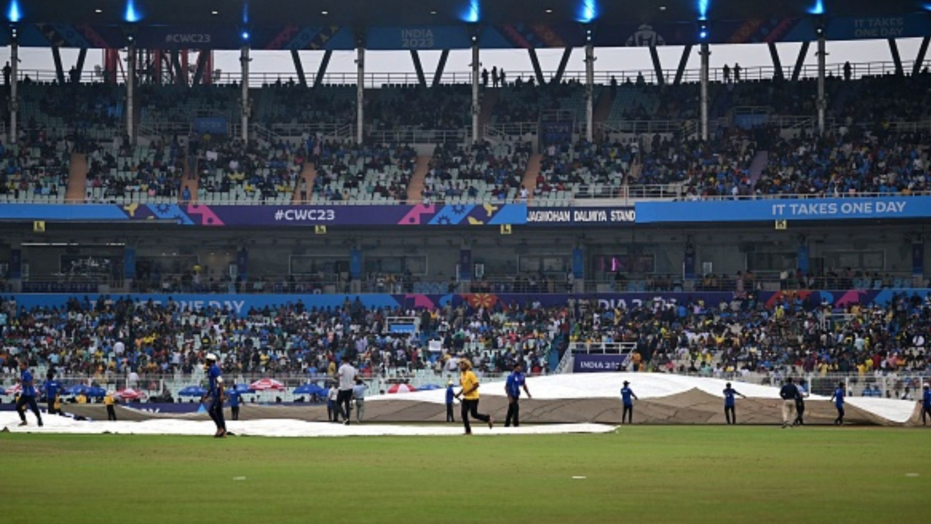 AUS vs SA : ऑस्ट्रेलिया-साउथ अफ्रीका का सेमीफाइनल अगर बारिश से धुला तो क्या होगा? रिजर्व डे से लेकर रिजल्ट तक जानें कैसा है नियम? कोलकाता का मैदान