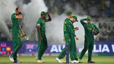 World Cup 2023 के सेमीफाइनल में इस धुरंधर ने लिया संन्यास, भीगी आंखों के साथ खत्म हुआ चमकदार करियर साउथ अफ्रीका चौथी बार वर्ल्ड कप सेमीफाइनल में हारा है.