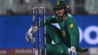 World Cup: 31 साल, 5 सेमीफाइनल और हर बार टूटे दिल के सिपाही, साउथ अफ्रीका की रुला देने वाली कहानी क्विंटन डिकॉक दो बार वर्ल्ड कप सेमीफाइनल में हार की निराशा के साथ वनडे क्रिकेट से विदा हुए.