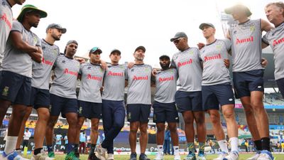 भारत-ऑस्ट्रेलिया फाइनल के सवाल पर तिलमिलाया साउथ अफ्रीकी, भरी प्रेस कांफ्रेंस में कहा- मुझे फर्क नहीं पड़ता, 1 पर्सेंट चांस है कि... रॉब वाल्टर को फाइनल से कोई मतलब नहीं