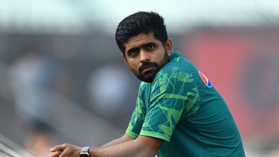 बड़ा खुलासा : बाबर आजम को चाहकर भी नहीं हटा सकता था पाकिस्तान क्रिकेट बोर्ड, फिर रखी ऐसी शर्त कि घर पहुंचते ही छोड़ दी कप्तानी बाबर आजम