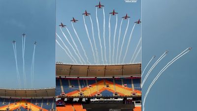 IND vs AUS Final : वर्ल्ड कप फाइनल को यादगार बनाने के लिए एयर शो का रिहर्सल, एयरफोर्स ने दिखाए हैरतअंगेज करतब! Video से मची धूम अहमदाबाद के मैदान के ऊपर एयर शो का रिहर्सल (फोटो क्रेडिट -ICC)