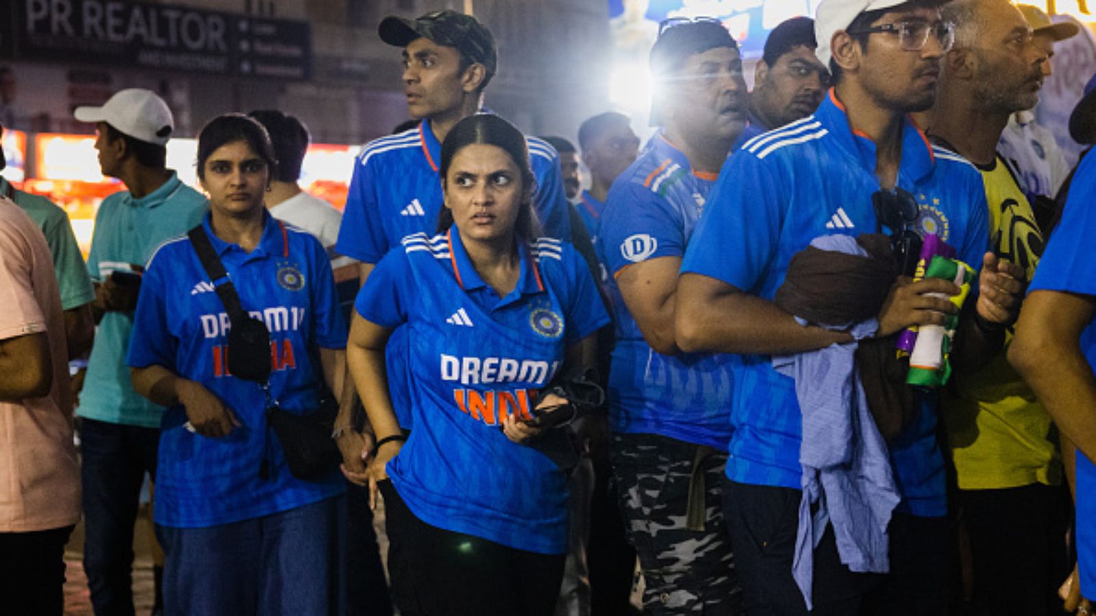 IND vs AUS Final: दो लाख का होटल का कमरा, 25 हजार रुपये फ्लाइट टिकट, अहमदाबाद में कीमतें आसमान पर IND vs AUS Final: दो लाख का होटल का कमरा, 25 हजार रुपये फ्लाइट टिकट, अहमदाबाद में कीमतें आसमान पर