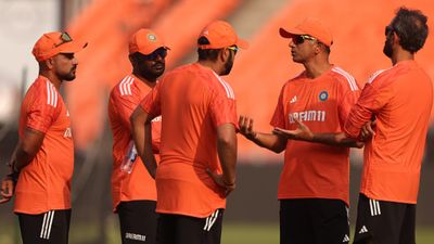 World Cup Final: टीम इंडिया के 6 खिलाड़ी प्रैक्टिस को आए, रोहित ने की खास ट्रेनिंग, इस खिलाड़ी के अभ्यास ने चौंकाया भारत के छह प्लेयर्स ने 17 नवंबर को वर्ल्ड कप से पहले प्रैक्टिस की.