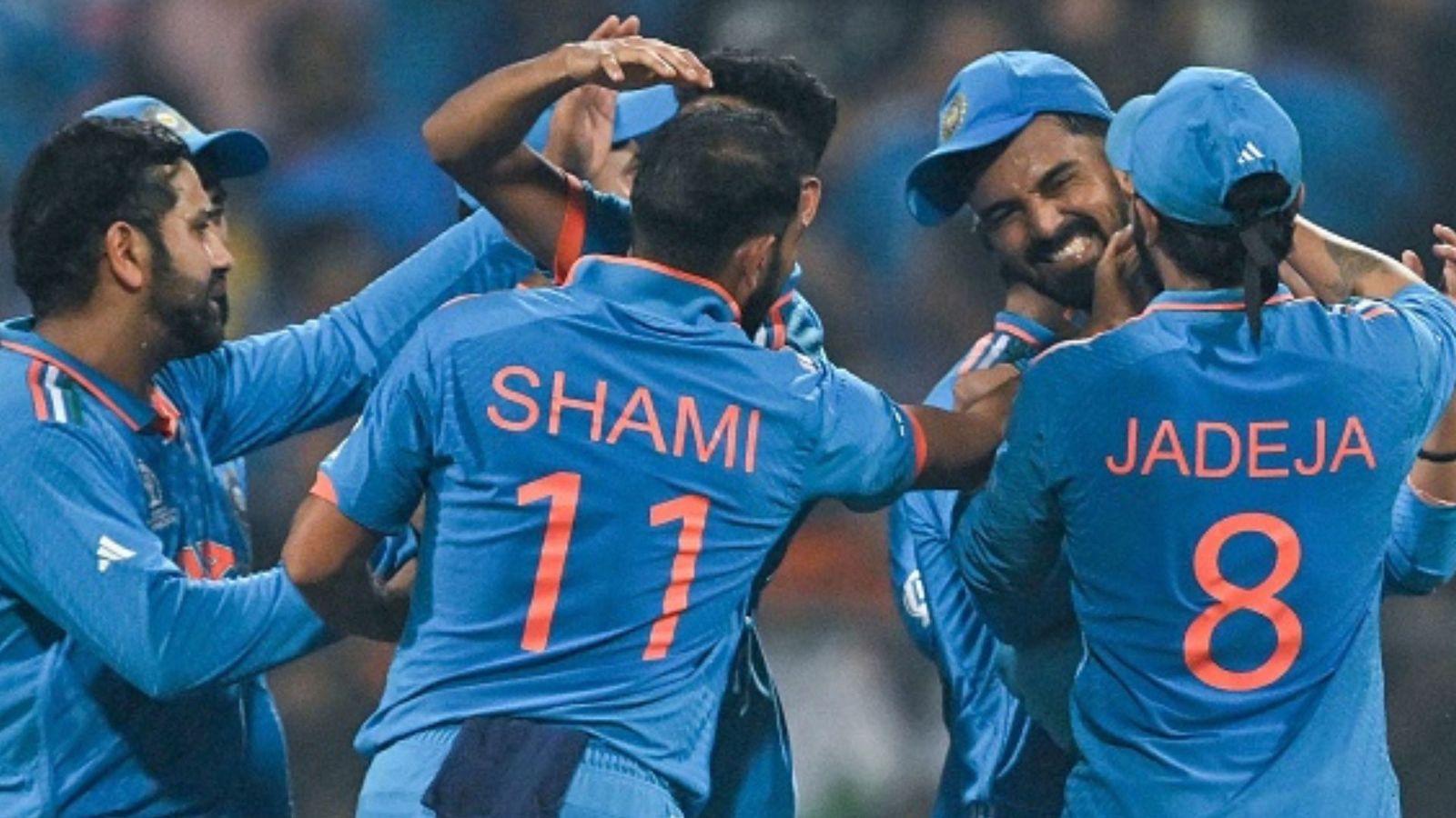 IND vs AUS : जिस खिलाड़ी के टीम इंडिया में चुने जाने पर भड़क उठे थे फैंस, अब उसी के नाम की जप रहे माला, रोहित, कोहली और शमी नहीं बल्कि... IND vs AUS : जिस खिलाड़ी के टीम इंडिया में चुने जाने पर भड़क उठे थे फैंस, अब उसी के नाम की जप रहे माला, रोहित, कोहली और शमी नहीं बल्कि...
