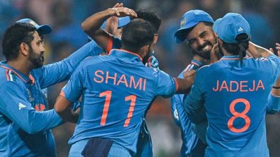 IND vs AUS : जिस खिलाड़ी के टीम इंडिया में चुने जाने पर भड़क उठे थे फैंस, अब उसी के नाम की जप रहे माला, रोहित, कोहली और शमी नहीं बल्कि... टीम इंडिया के खिलाड़ी
