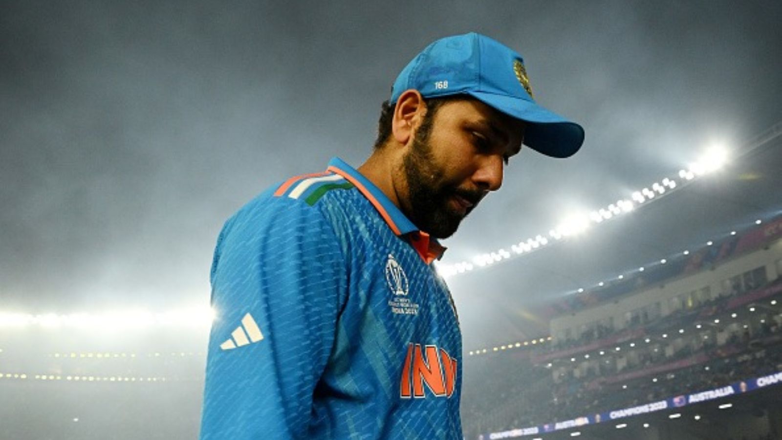 World Cup 2023 फाइनल में हार से बुरी तरह टूटे रोहित शर्मा, मैदान पर छलक आए आंसू, चुपचाप अकेले लौट गए पवेलियन, देखिए Video World Cup 2023 फाइनल में हार से बुरी तरह टूटे रोहित शर्मा, मैदान पर छलक आए आंसू, चुपचाप अकेले लौट गए पवेलियन, देखिए Video