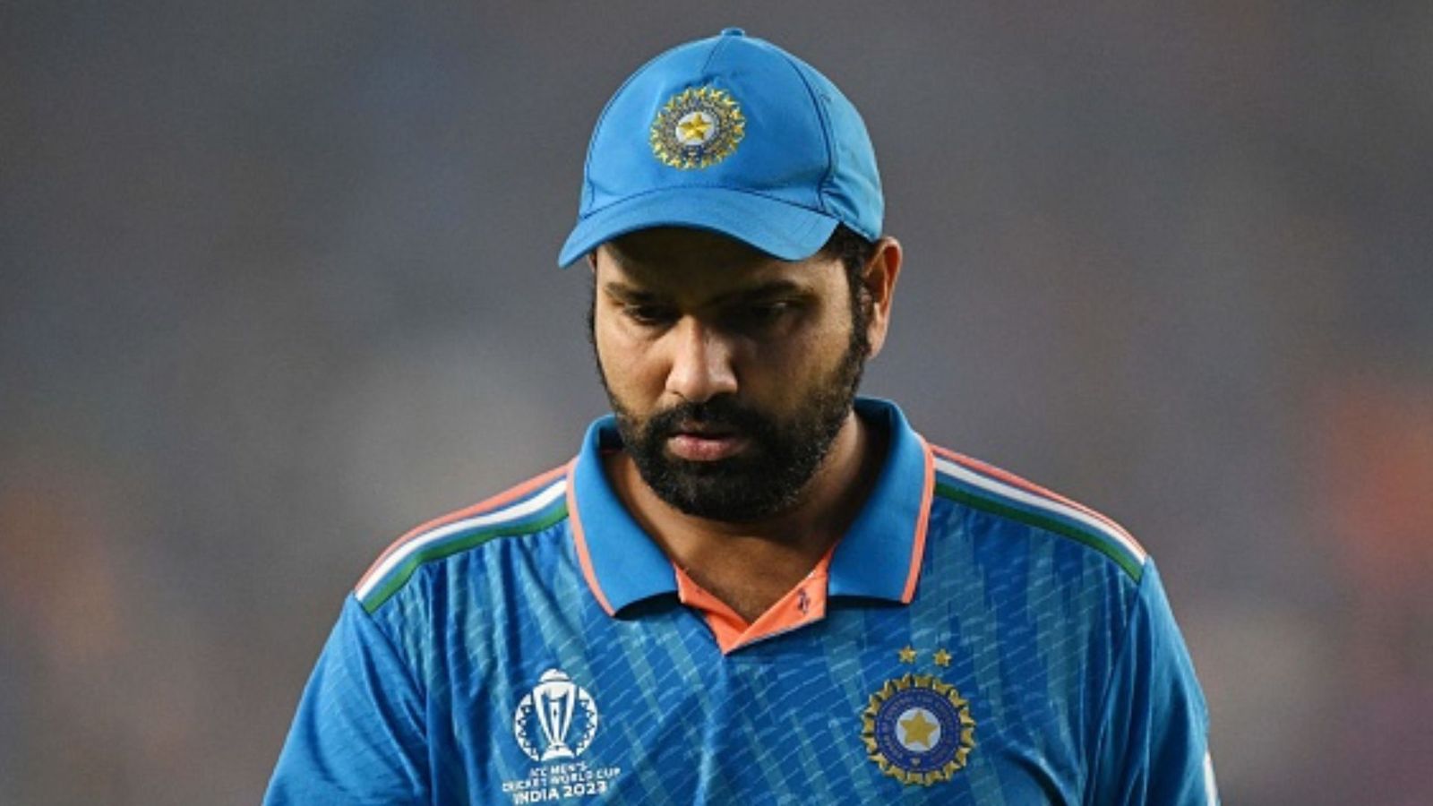 World Cup Final में हार से बिखरे रोहित शर्मा, कहा - मैं इसे बहाना नहीं बनाना चाहता लेकिन ऑस्ट्रेलियाई पारी में... World Cup Final में हार से बिखरे रोहित शर्मा, कहा - मैं इसे बहाना नहीं बनाना चाहता लेकिन ऑस्ट्रेलियाई पारी में...