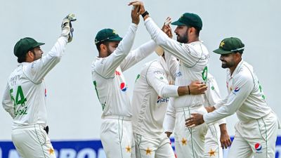 ऑस्ट्रेलिया को हराने के लिए पाकिस्तान टीम का ऐलान, 22 और 23 साल के दो धुरंधरों को पहली बार मिली जगह, देखिए स्क्वॉड पाकिस्तान क्रिकेट टीम ऑस्ट्रेलिया में तीन टेस्ट खेलने जाएगी.