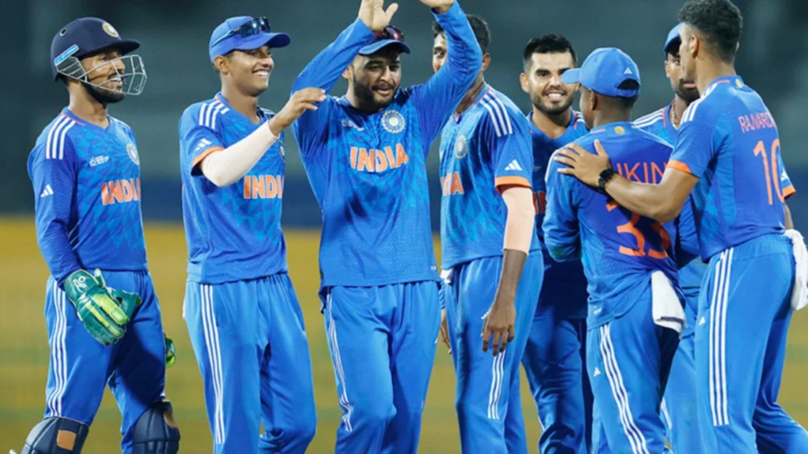 IND vs AUS: जिन्होंने बनाए 995 रन, उड़ाए 79 छक्के, ठोके 2 शतक-10 अर्धशतक, चटकाए 13 विकेट, उन्हें नहीं आया टीम इंडिया का बुलावा IND vs AUS: जिन्होंने बनाए 995 रन, उड़ाए 79 छक्के, ठोके 2 शतक-10 अर्धशतक, चटकाए 13 विकेट, उन्हें नहीं आया टीम इंडिया का बुलावा