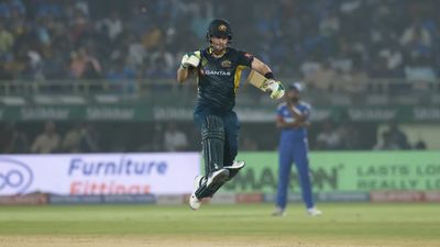 IND vs AUS: जॉश इंग्लिस ने पहली बार ठोका इंटरनेशनल शतक, 50 गेंद में मचाया आतंक, भारत के खिलाफ बनाया शानदार रिकॉर्ड  जॉश इंग्लिस ने ऑस्ट्रेलिया के लिए टी20 में संयुक्त रूप से सबसे तेज शतक बनाया.