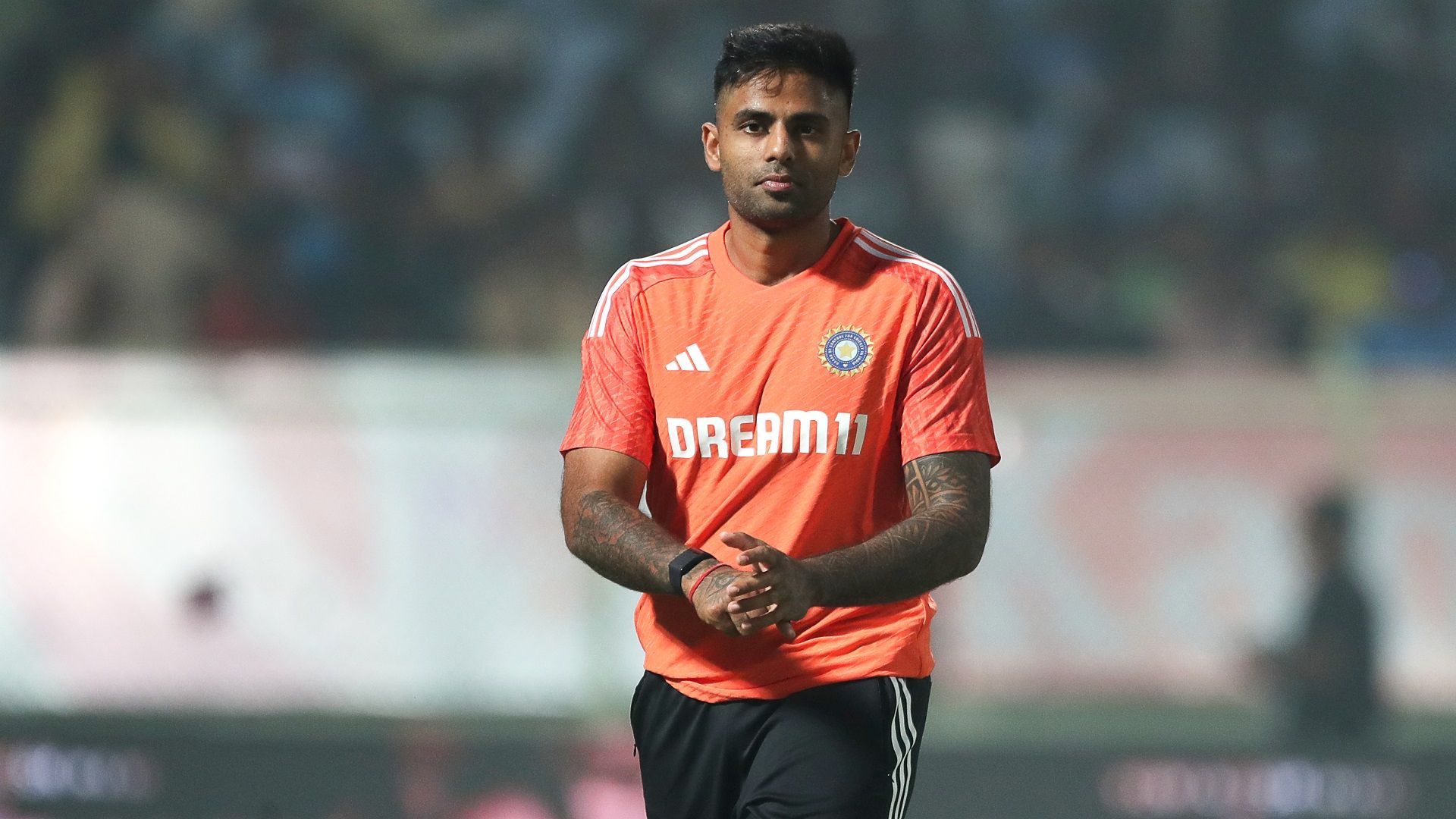 IND vs AUS: सूर्यकुमार यादव ने ड्रेसिंग रूम में पहले कप्‍तानी ‘छोड़ी’, फिर बल्‍ले से मचाया कोहराम, ठोके तूफानी 80 रन  
