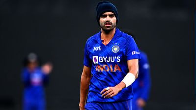 धोनी के चेले ने 6 विकेट लेकर काटा बवाल, केएल राहुल की टीम में एंट्री करने वाले बल्लेबाज का शतक, पूरे किए 1500 रन तेज गेंदबाज दीपक चाहर