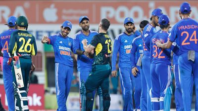 IND vs AUS: टीम इंडिया के पास डबल हैट्रिक से ऑस्ट्रेलिया को धूल चटाने का सुनहरा मौका, जानिए पूरा गुणा-गणित भारतीय टीम का ऑस्ट्रेलिया के खिलाफ टी20 इंटरनेशनल में जोरदार रिकॉर्ड है.