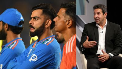 'तुम्हें अपनी गलती माननी होगी, मुझे माफ करो,' टीम इंडिया को लेकर भारतीय फैंस और सोशल मीडिया पर क्यों भड़के वसीम अकरम वसीम अकरम, विराट कोहली और राहुल द्रविड़