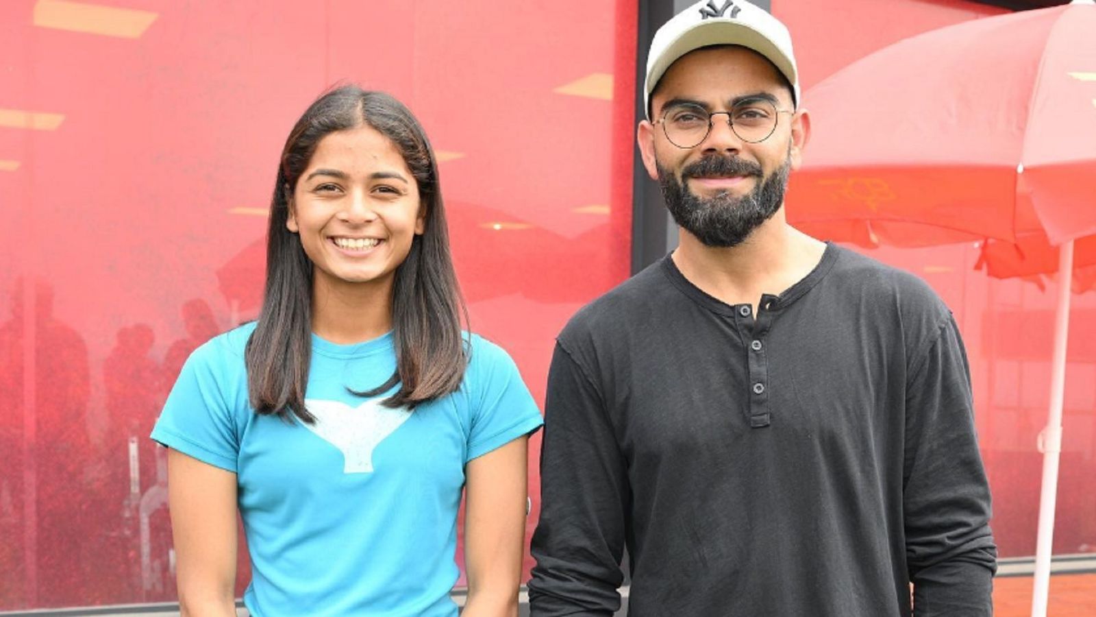 IND A vs ENG A: आखिरी 2 गेंदों पर इंग्लैंड को चाहिए थे महज 4 रन, कोहली की जबरा फैन ने मुंह से छीन ली जीत IND A vs ENG A: आखिरी 2 गेंदों पर इंग्लैंड को चाहिए थे महज 4 रन, कोहली की जबरा फैन ने मुंह से छीन ली जीत