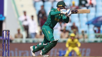 संन्यास के 13 दिन बाद विस्फोटक बल्लेबाज की मैदान पर वापसी, 3 चौके और 4 छक्कों से तूफानी फिफ्टी ठोक टीम को जिताया क्विंटन डिकॉक ने ठोका तूफानी अर्धशतक