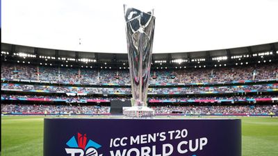 T20 World Cup 2024 में खेलने वाली सभी 20 टीमें हुईं तय, जानिए कब से शुरू होगा टूर्नामेंट और कैसा है पूरा फॉर्मेट टी20 वर्ल्ड कप ट्रॉफी