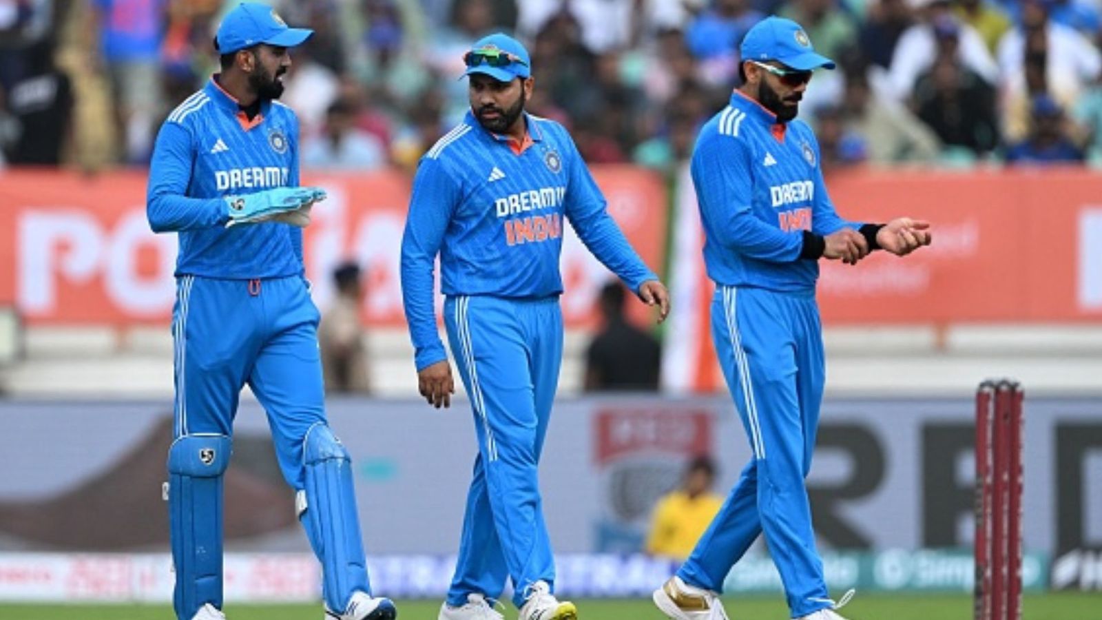 IND vs SA: साउथ अफ्रीका दौरे के लिए टीम इंडिया का ऐलान, रोहित सिर्फ टेस्ट तो राहुल को वनडे की कमान, जानें कौन बना टी20 का कप्तान IND vs SA: साउथ अफ्रीका दौरे के लिए टीम इंडिया का ऐलान, रोहित सिर्फ टेस्ट तो राहुल को वनडे की कमान, जानें कौन बना टी20 का कप्तान