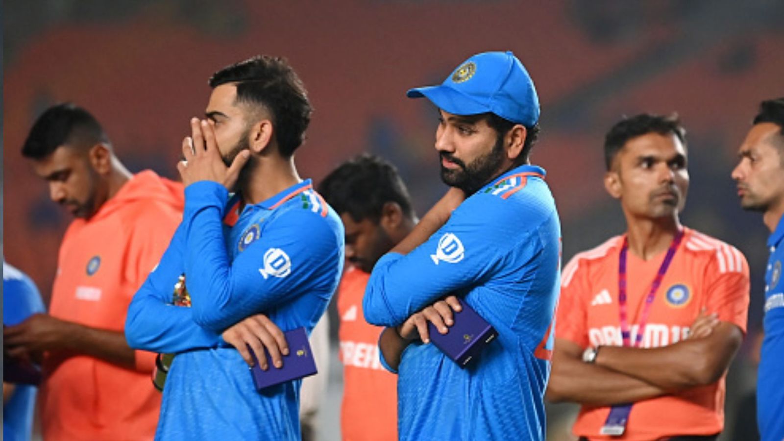 World Cup 2023 Final में हार के बाद ड्रेसिंग रूम में एक साथ रो रहे थे रोहित और विराट, अश्विन ने अब किया बड़ा खुलासा  World Cup 2023 Final में हार के बाद ड्रेसिंग रूम में एक साथ रो रहे थे रोहित और विराट, अश्विन ने अब किया बड़ा खुलासा