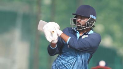 राहुल तेवतिया ने मचाया तूफान, 7वें नंबर पर उतर ठोके 99 रन फिर किए 3 शिकार, दिल्ली का निकला दम राहुल तेवतिया आईपीएल में लगातार पांच छक्के लगाकर सुर्खियों में आए थे.