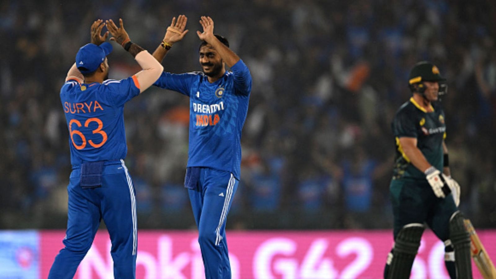 IND vs AUS: आखिरी टी20 मुकाबले में टीम इंडिया फिर उतर सकती है नए एक्सपेरिमेंट के साथ, प्लेइंग 11 में इन खिलाड़ियों को मिल सकता है मौका IND vs AUS: आखिरी टी20 मुकाबले में टीम इंडिया फिर उतर सकती है नए एक्सपेरिमेंट के साथ, प्लेइंग 11 में इन खिलाड़ियों को मिल सकता है मौका