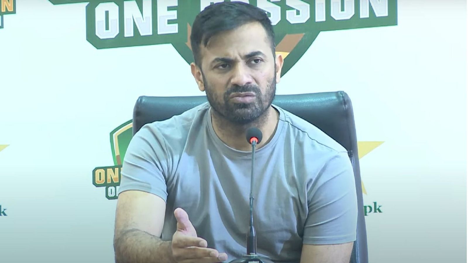 सलमान बट को सेलेक्शन कमिटी से हटाते वक्त वहाब रियाज ने क्यों लिया इन 2 भारतीय प्लेयर्स का नाम? सलमान बट को सेलेक्शन कमिटी से हटाते वक्त वहाब रियाज ने क्यों लिया इन 2 भारतीय प्लेयर्स का नाम?