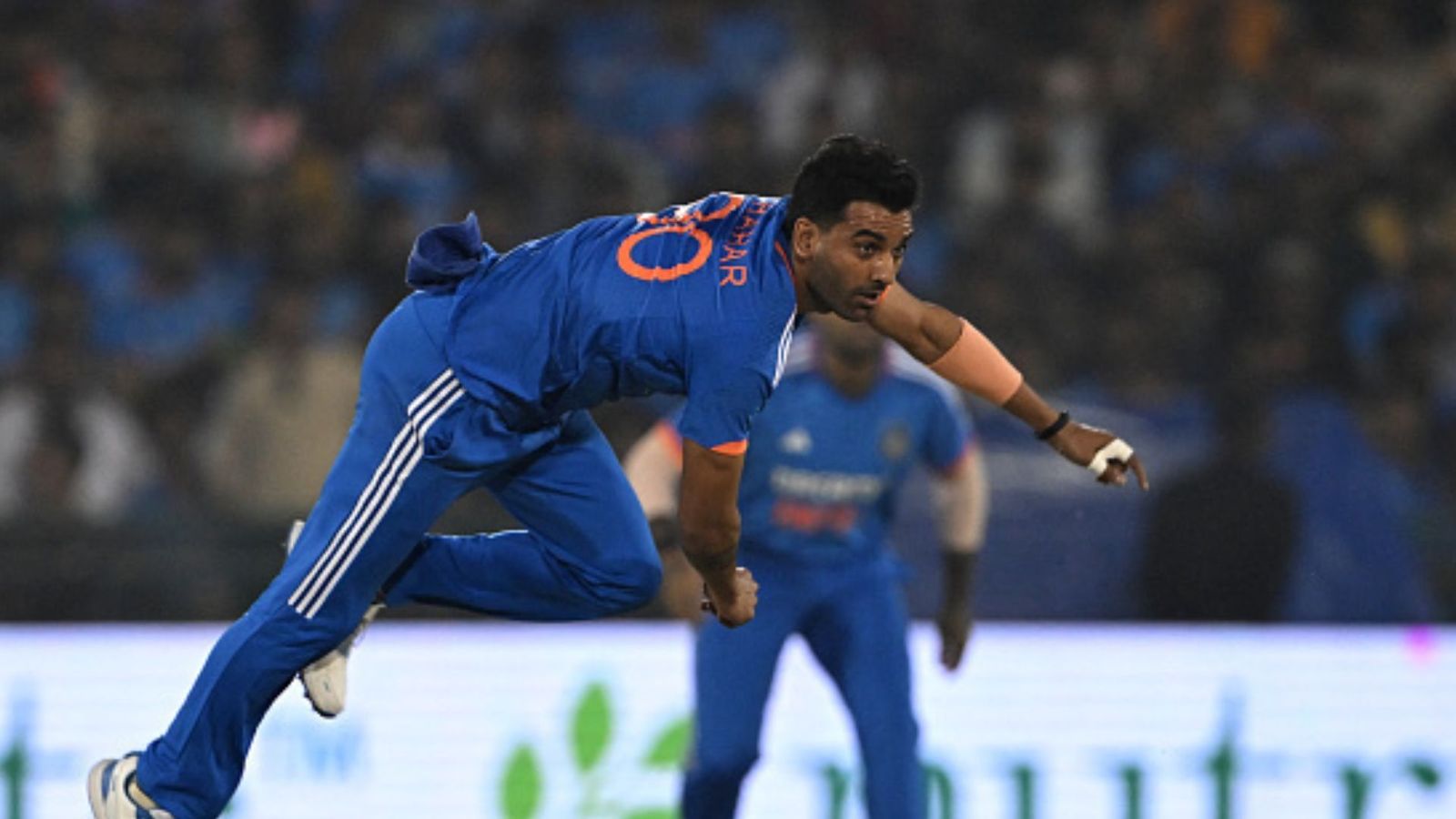 IND vs AUS : एक मैच खेलते ही दीपक चाहर पर आई बड़ी आफत, ऑस्ट्रेलिया सीरीज छोड़ लौटे घर, जानें क्या है वजह ? IND vs AUS : एक मैच खेलते ही दीपक चाहर पर आई बड़ी आफत, ऑस्ट्रेलिया सीरीज छोड़ लौटे घर, जानें क्या है वजह ?