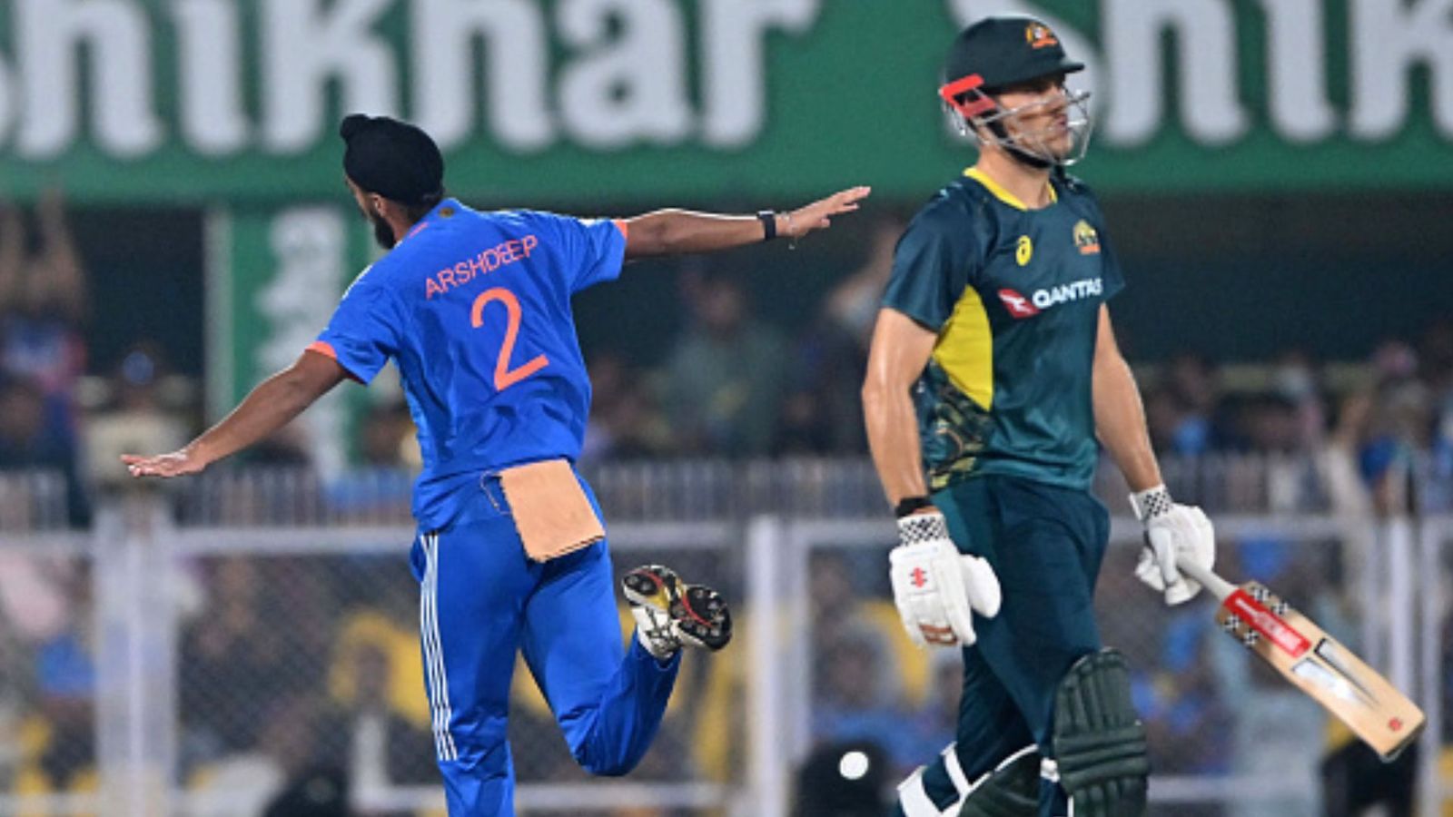 IND vs AUS : अंतिम 6 गेंद और 10 रन के रोमांच में अर्शदीप ने पलटी बाजी, ऑस्ट्रेलिया के जबड़े से टीम इंडिया ने छीनी जीत IND vs AUS : अंतिम 6 गेंद और 10 रन के रोमांच में अर्शदीप ने पलटी बाजी, ऑस्ट्रेलिया के जबड़े से टीम इंडिया ने छीनी जीत