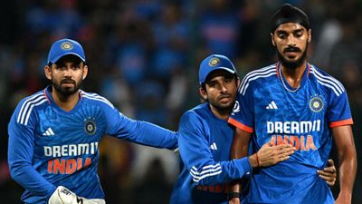 IND vs AUS : अंतिम ओवर के लिए अर्शदीप सिंह को सूर्यकुमार यादव ने क्या दिया जीत का मंत्र, अब हुआ बड़ा खुलासा जितेश शर्मा, रवि बिश्नोई और अर्शदीप सिंह