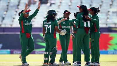 16 साल की बांग्लादेशी ऑलराउंडर के सामने वर्ल्ड कप फाइनलिस्ट ने घुटने टेके, करारी शिकस्त देकर रचा इतिहास शोरना अख्तर ने लिए 5 विकेट