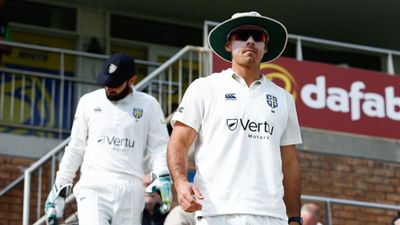 IND vs SA: 4 साल पहले जिसने इंग्लैंड में खेलने को छोड़ा देश, उसे साउथ अफ्रीका ने भारत को हराने के लिए बुलाया डेविड बेडिंघम (दाएं) भारत के खिलाफ टेस्ट डेब्यू कर सकते हैं.