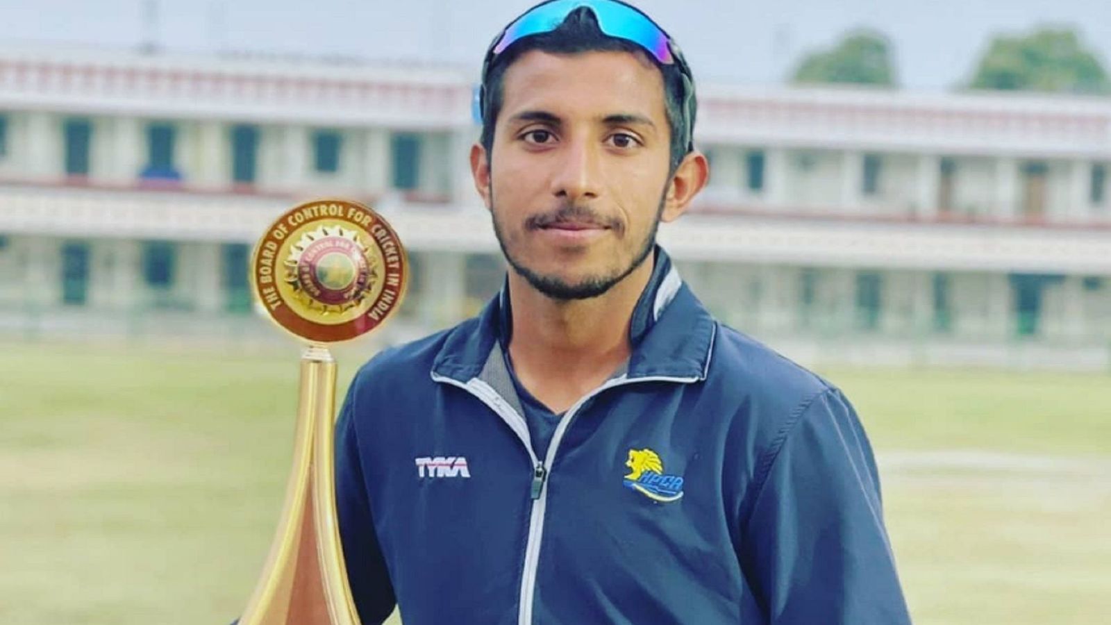 भारतीय खिलाड़ी की गेंदबाजी से कांप उठे बल्लेबाज, वनडे मैच में 8 विकेट लेकर रचा इतिहास, 1 ओवर में किए 4 शिकार भारतीय खिलाड़ी की गेंदबाजी से कांप उठे बल्लेबाज, वनडे मैच में 8 विकेट लेकर रचा इतिहास, 1 ओवर में किए 4 शिकार