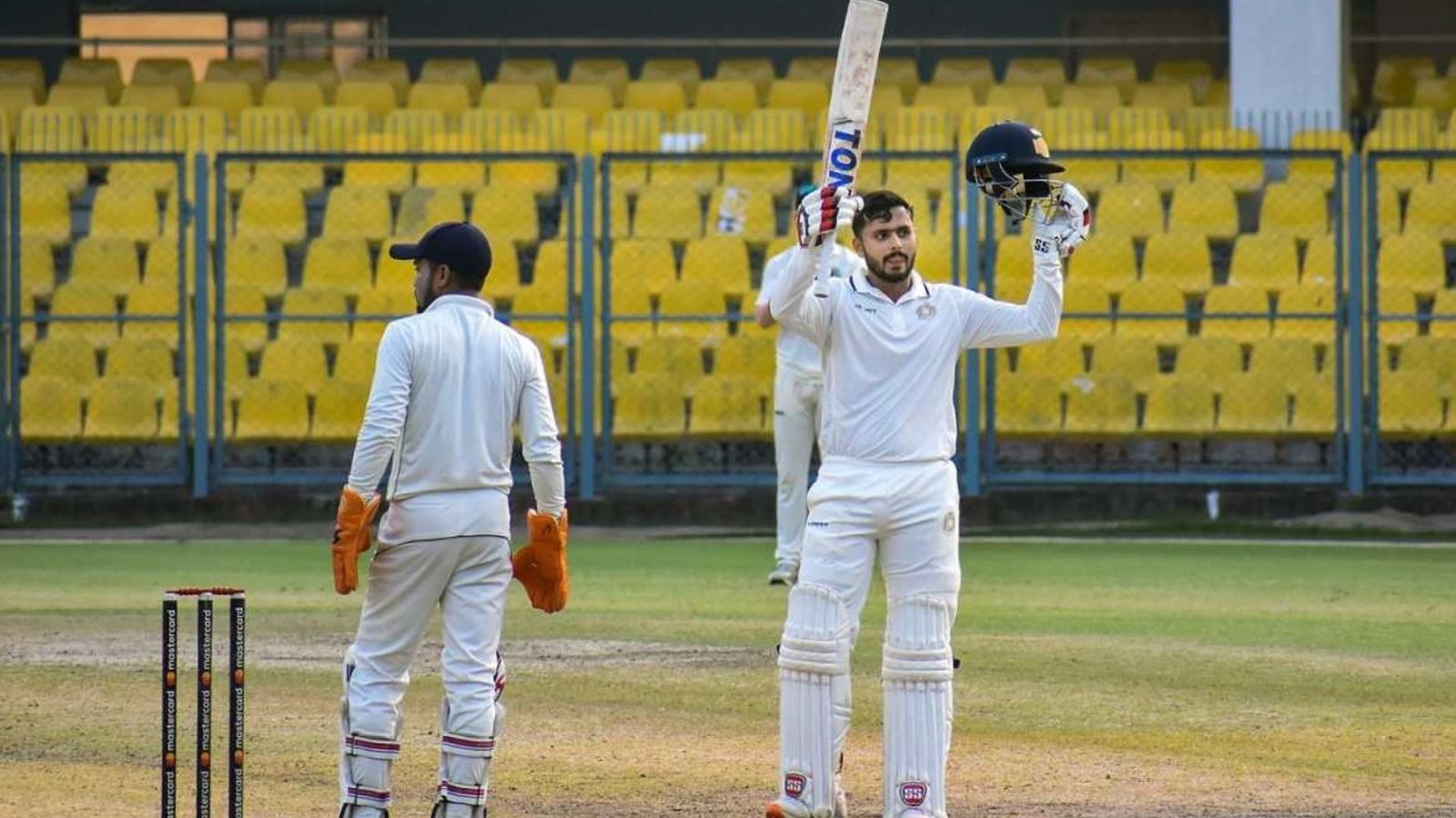 16 चौके और सिर्फ 53 गेंद पर शतक, चेतेश्वर पुजारा की टीम के खिलाड़ी ने गेंदबाजों का बनाया मजाक, 17 ओवर में जीत गई टीम 16 चौके और सिर्फ 53 गेंद पर शतक, चेतेश्वर पुजारा की टीम के खिलाड़ी ने गेंदबाजों का बनाया मजाक, 17 ओवर में जीत गई टीम