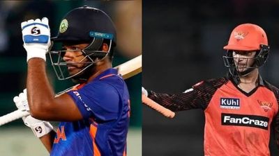 टी20 टीम से बाहर होने वाले संजू सैमसन ने ठोके 128 रन, फिर भी हार गई टीम, SRH और KKR के बल्लेबाज मिलकर भी नहीं दिला पाए पंजाब को जीत संजू का शतक गया बेकार तो युवराज सिंह के चेले की टीम को मिली हार