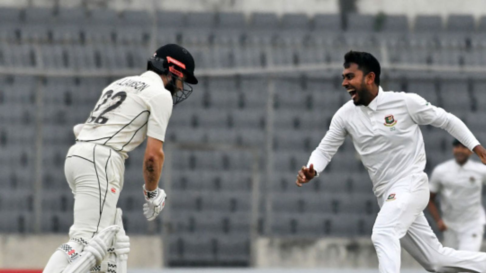 BAN vs NZ : 46 रन पर न्यूजीलैंड के 5 विकेट लेकर बांग्लादेश ने किया मजबूत पलटवार, मैच में कसा शिकंजा BAN vs NZ : 46 रन पर न्यूजीलैंड के 5 विकेट लेकर बांग्लादेश ने किया मजबूत पलटवार, मैच में कसा शिकंजा