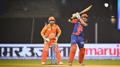 LLC : गौतम गंभीर की तूफानी फिफ्टी से जीती इंडिया कैपिटल्स, गेल के 84 रन पर फिरा पानी, गुजरात हुई बाहर इंडिया कैपिटल्स के कप्तान गौतम गंभीर