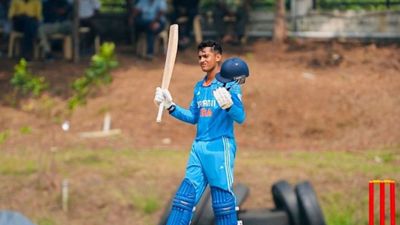 पाकिस्तान के खिलाफ मैच से पहले गरजा टीम इंडिया का धुरंधर, 3 विकेट लेने के बाद 70 रन ठोक दिलाई जीत, पैसा वसूल है 20 लाख का ये ऑलराउंडर अर्शिन कुलकर्णी