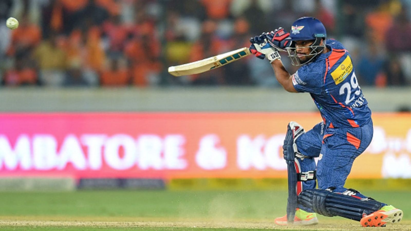 LSG ने जिसे किया रिटेन, उसी ने 5 छक्के से 25 गेंदों में ठोके 70 रन, 40 बॉल पर ही टीम को दिला डाली जीत LSG ने जिसे किया रिटेन, उसी ने 5 छक्के से 25 गेंदों में ठोके 70 रन, 40 बॉल पर ही टीम को दिला डाली जीत