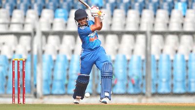 किस्मत से मिली प्लेइंग XI में जगह, भारत को U-23 एशिया कप जिताया, 10 लाख के बेस प्राइस से मिले 1.3 करोड़, जानें कौन है वृंदा दिनेश? वृंदा दिनेश