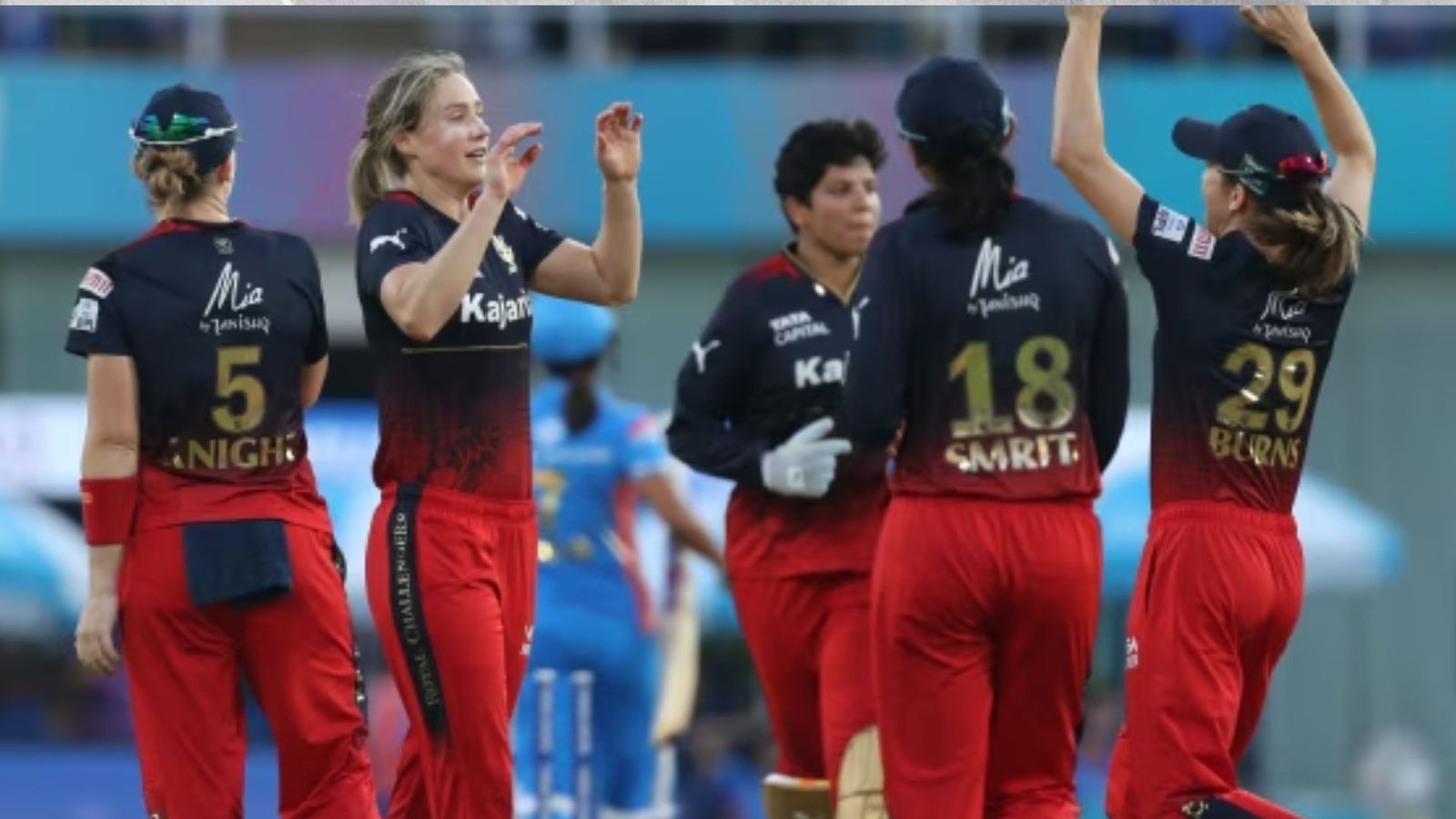 RCB Full Squad : WPL के ऑक्शन में RCB ने 7 खिलाड़ियों पर लगाया दांव, जानें उनकी 18 सदस्यीय टीम  RCB Full Squad : WPL के ऑक्शन में RCB ने 7 खिलाड़ियों पर लगाया दांव, जानें उनकी 18 सदस्यीय टीम