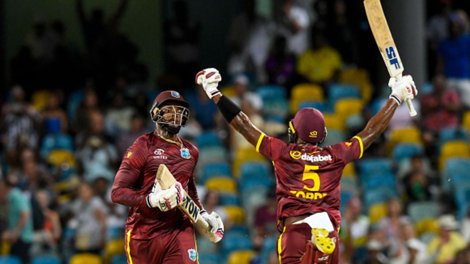 वेस्टइंडीज ने रचा इतिहास, 25 साल बाद अपनी धरती पर अंग्रेजों के खिलाफ जीती वनडे सीरीज, 4 विकेट से मिली तीसरे ODI में जीत वेस्टइंडीज ने रचा इतिहास, 25 साल बाद अपनी धरती पर अंग्रेजों के खिलाफ जीती वनडे सीरीज, 4 विकेट से मिली तीसरे ODI में जीत